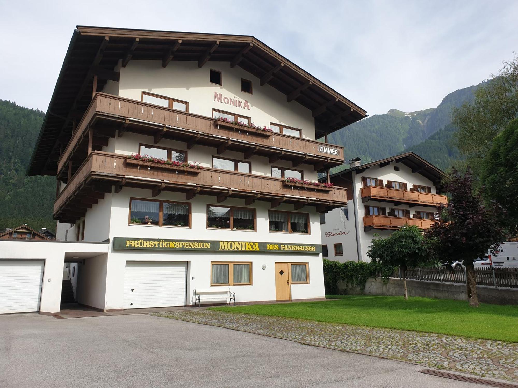 Haus Monika Und Haus Claudia Hotell Mayrhofen Exteriör bild