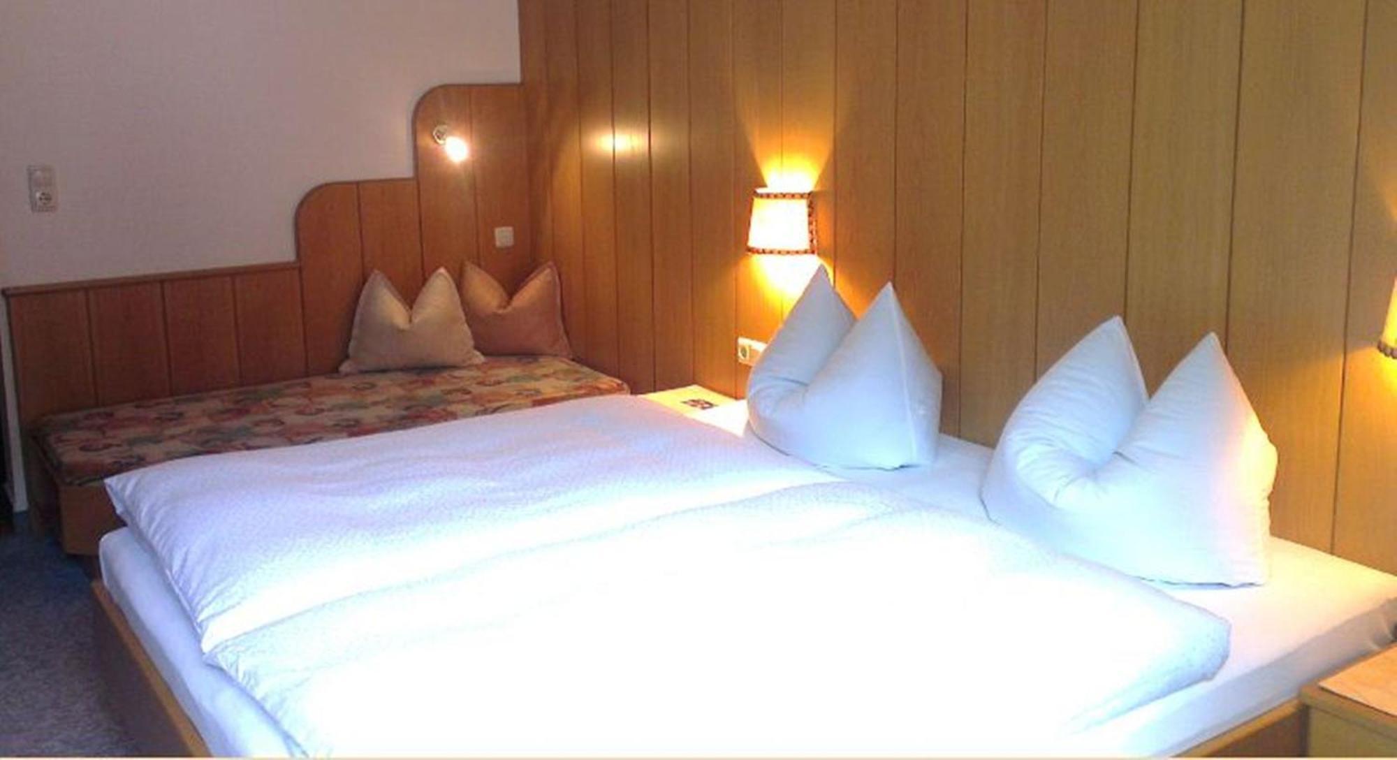 Haus Monika Und Haus Claudia Hotell Mayrhofen Rum bild