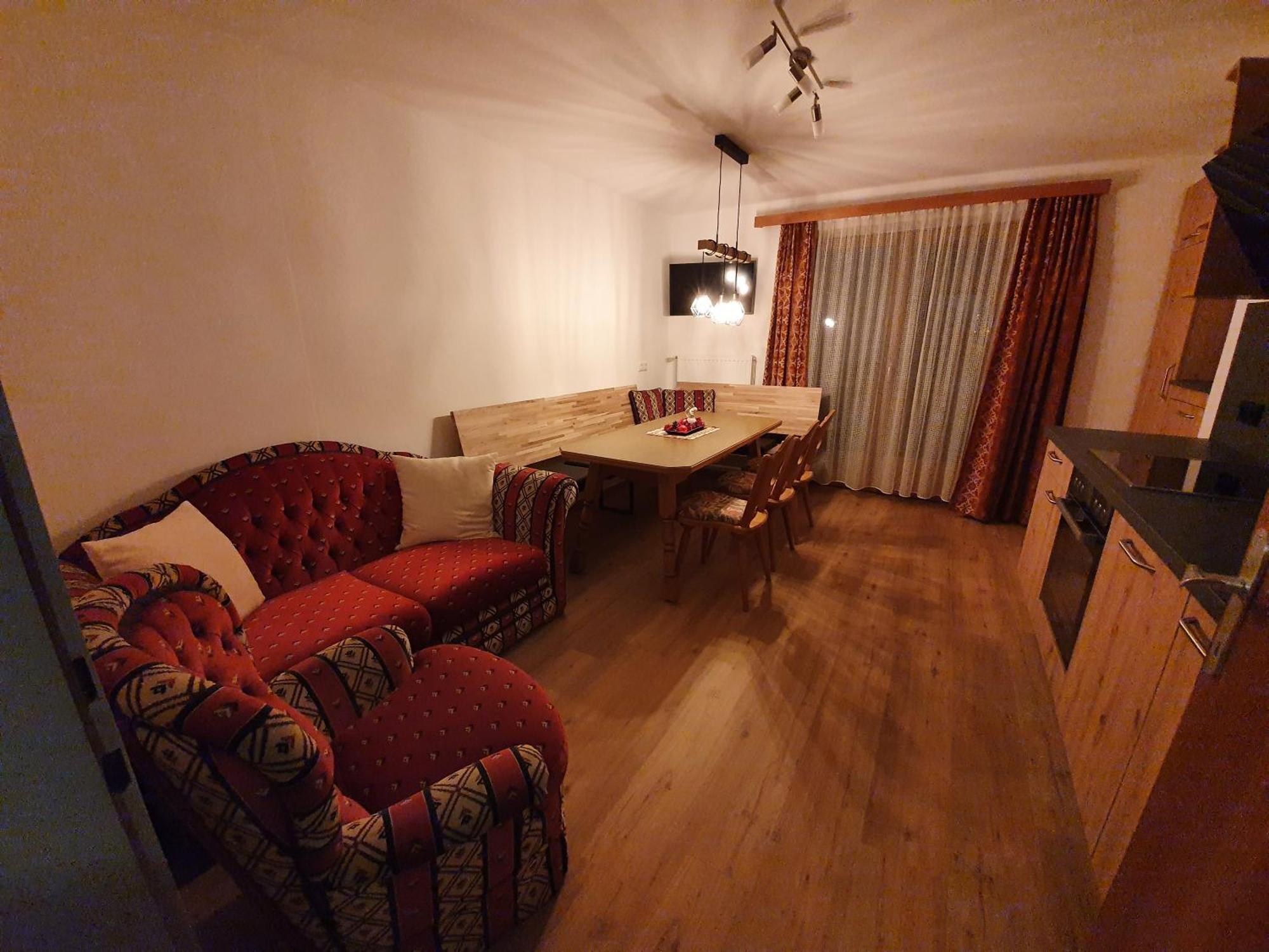 Haus Monika Und Haus Claudia Hotell Mayrhofen Exteriör bild