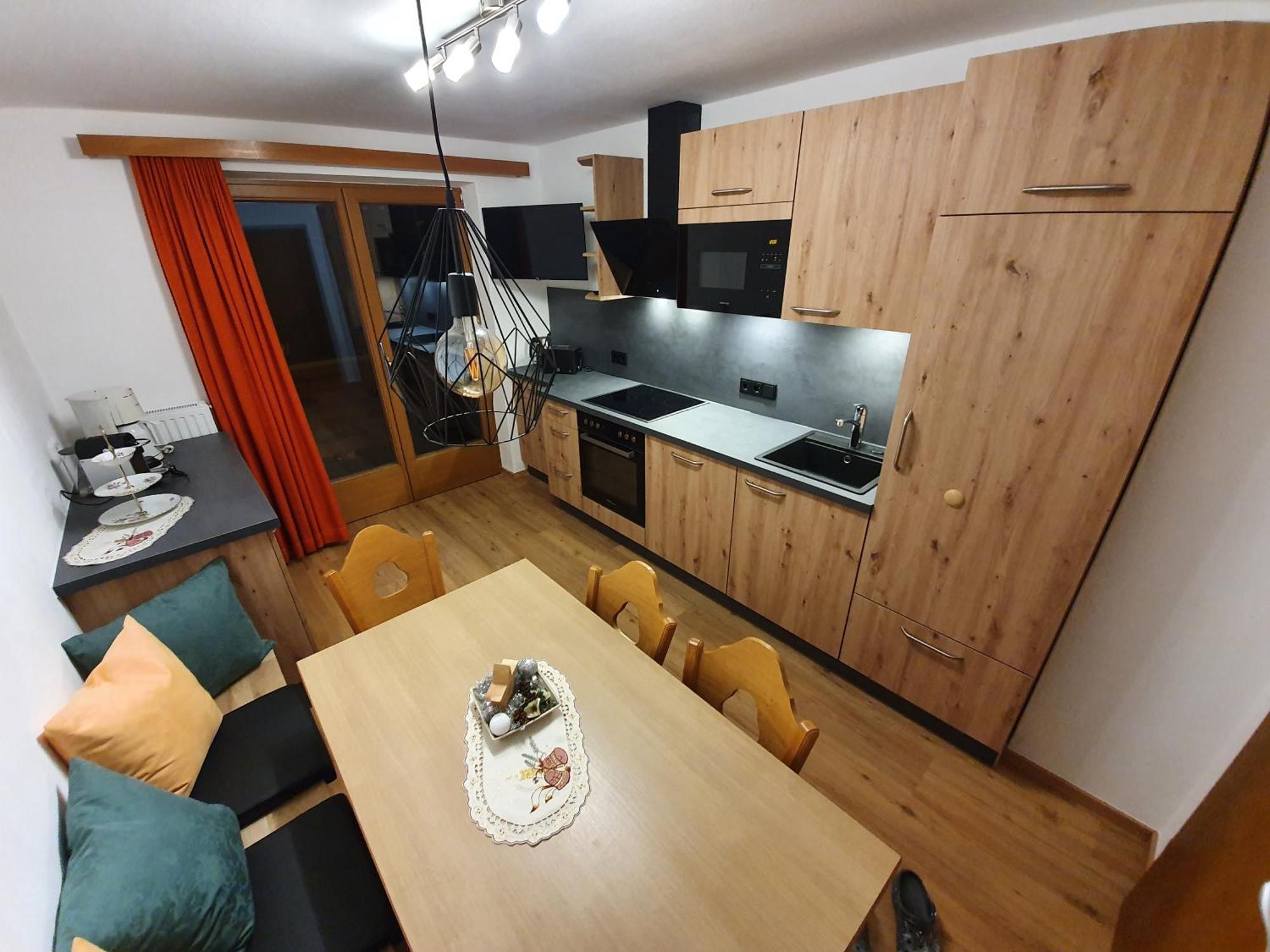 Haus Monika Und Haus Claudia Hotell Mayrhofen Exteriör bild